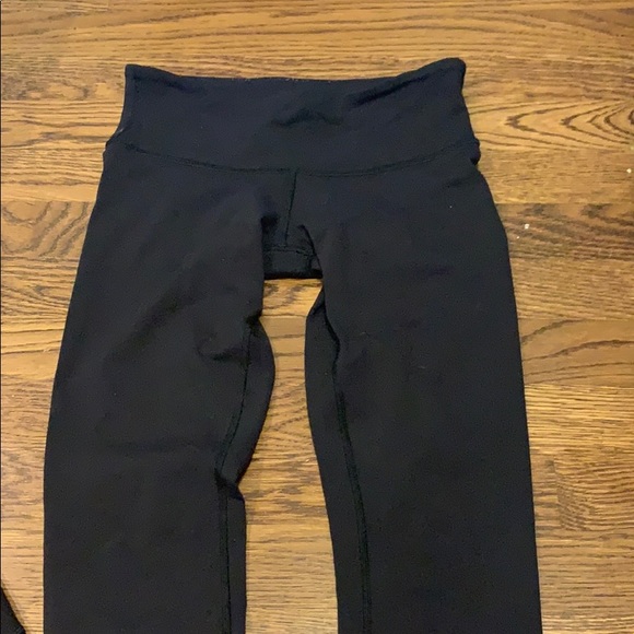 Black lululemon LOW RISE wunder under leggings - Picture 2 of 8